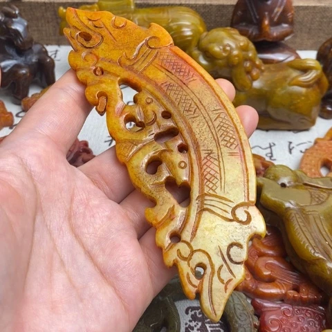 蛇纹石玉未镶嵌颈饰