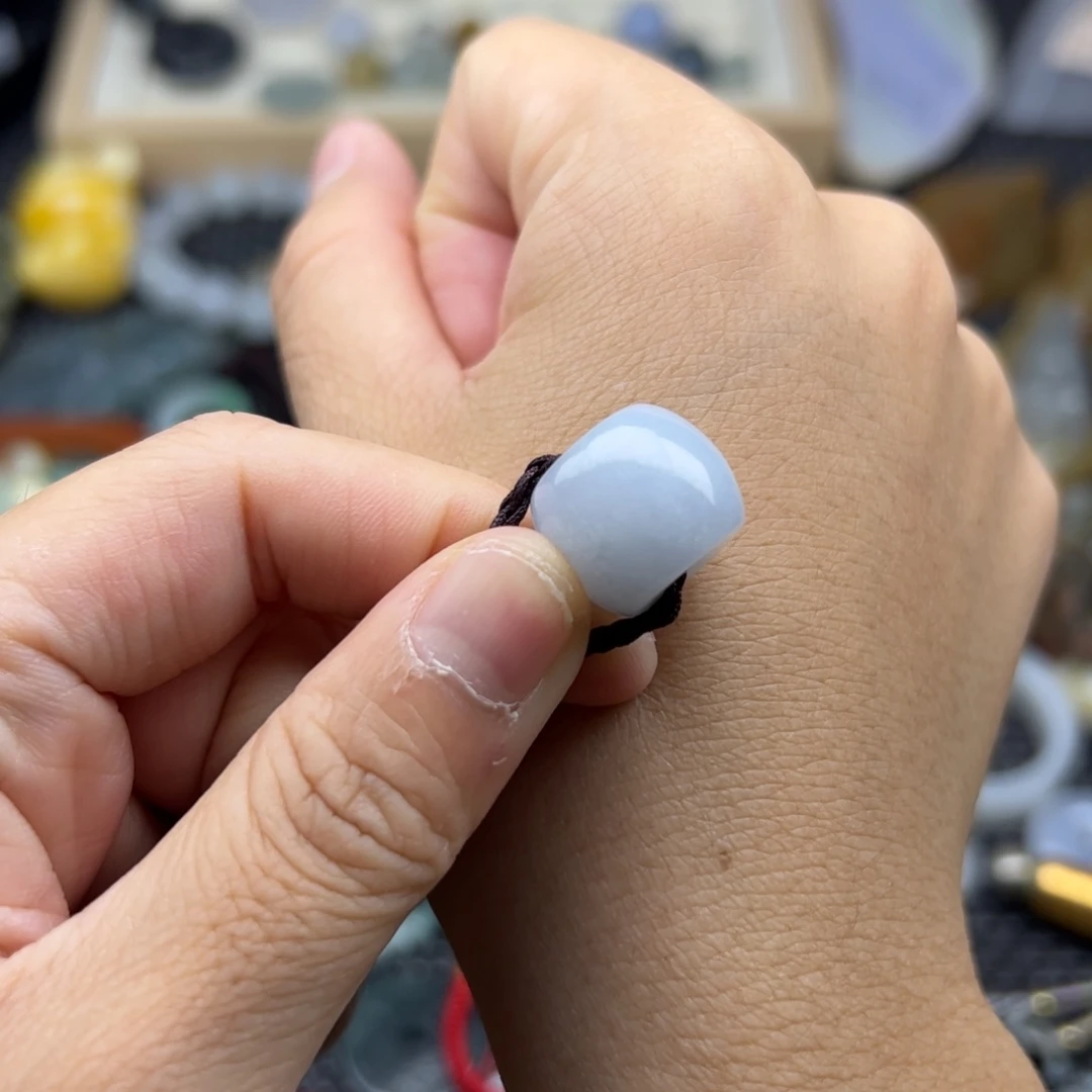 颈饰未镶嵌翡翠大珠子