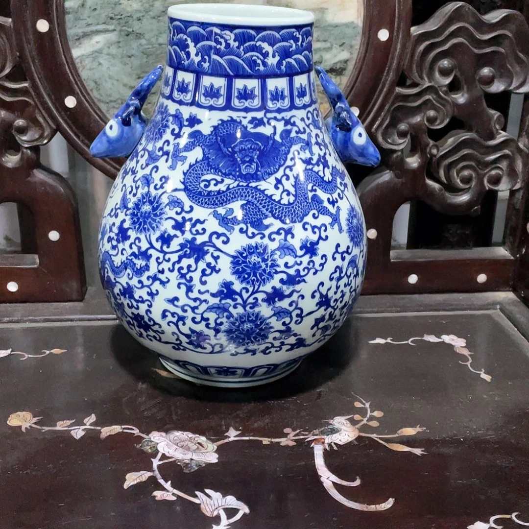 摆件开开心心准备迎接新年