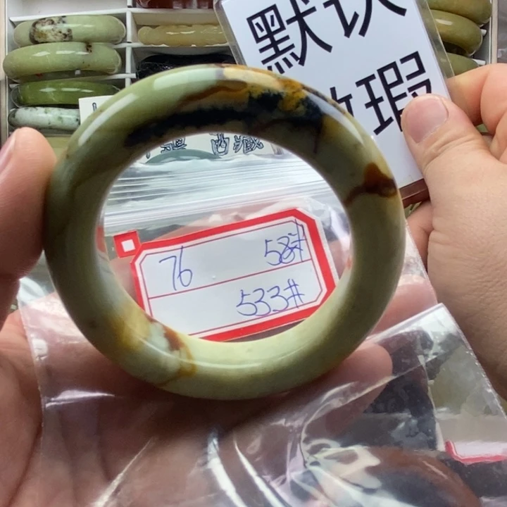 蛇纹石玉颈饰未镶嵌