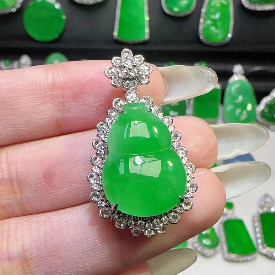 翡翠18K金镶嵌颈饰