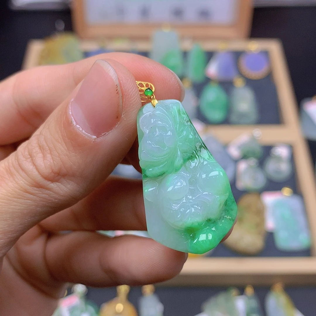 翡翠颈饰18K金镶嵌翡翠