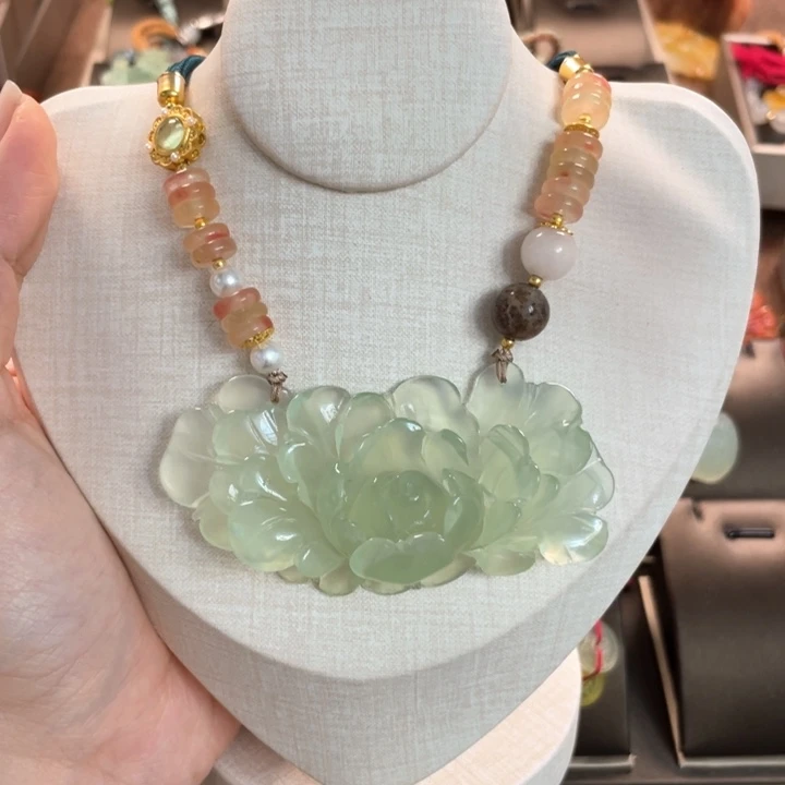 蛇纹石玉颈饰未镶嵌J****.