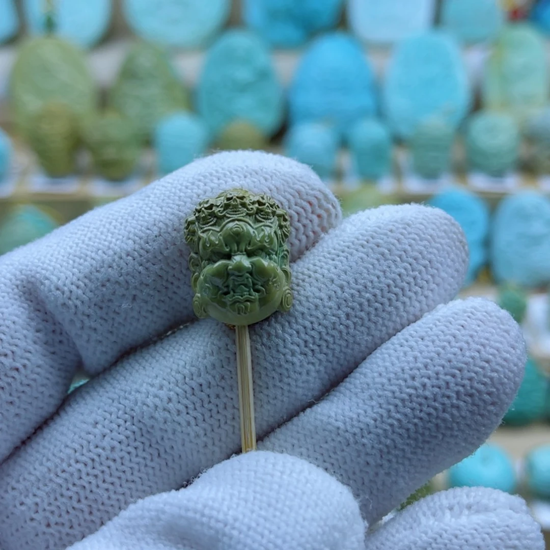 绿松石未镶嵌珠宝奇石