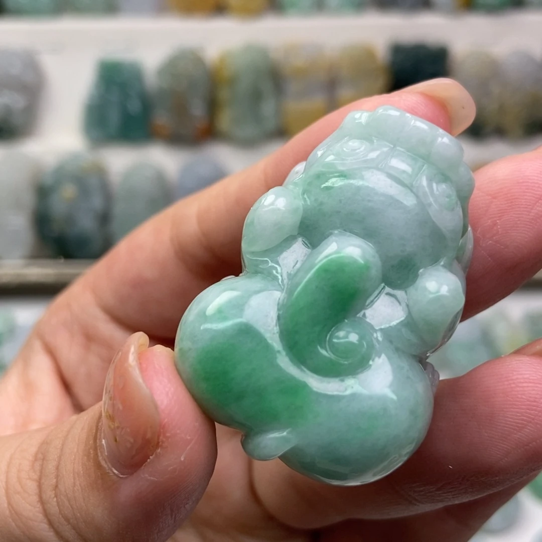翡翠未镶嵌吊坠(赠链)
