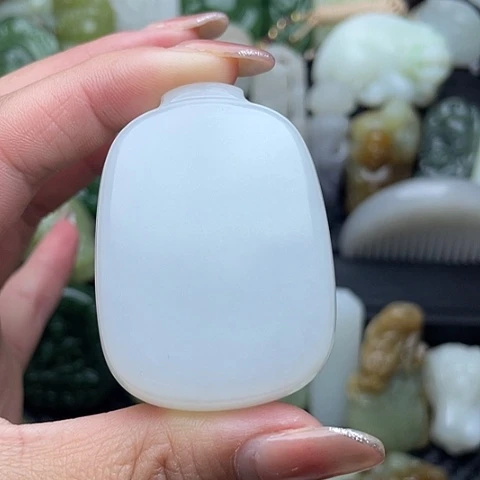 颈饰未镶嵌和田玉爱***?