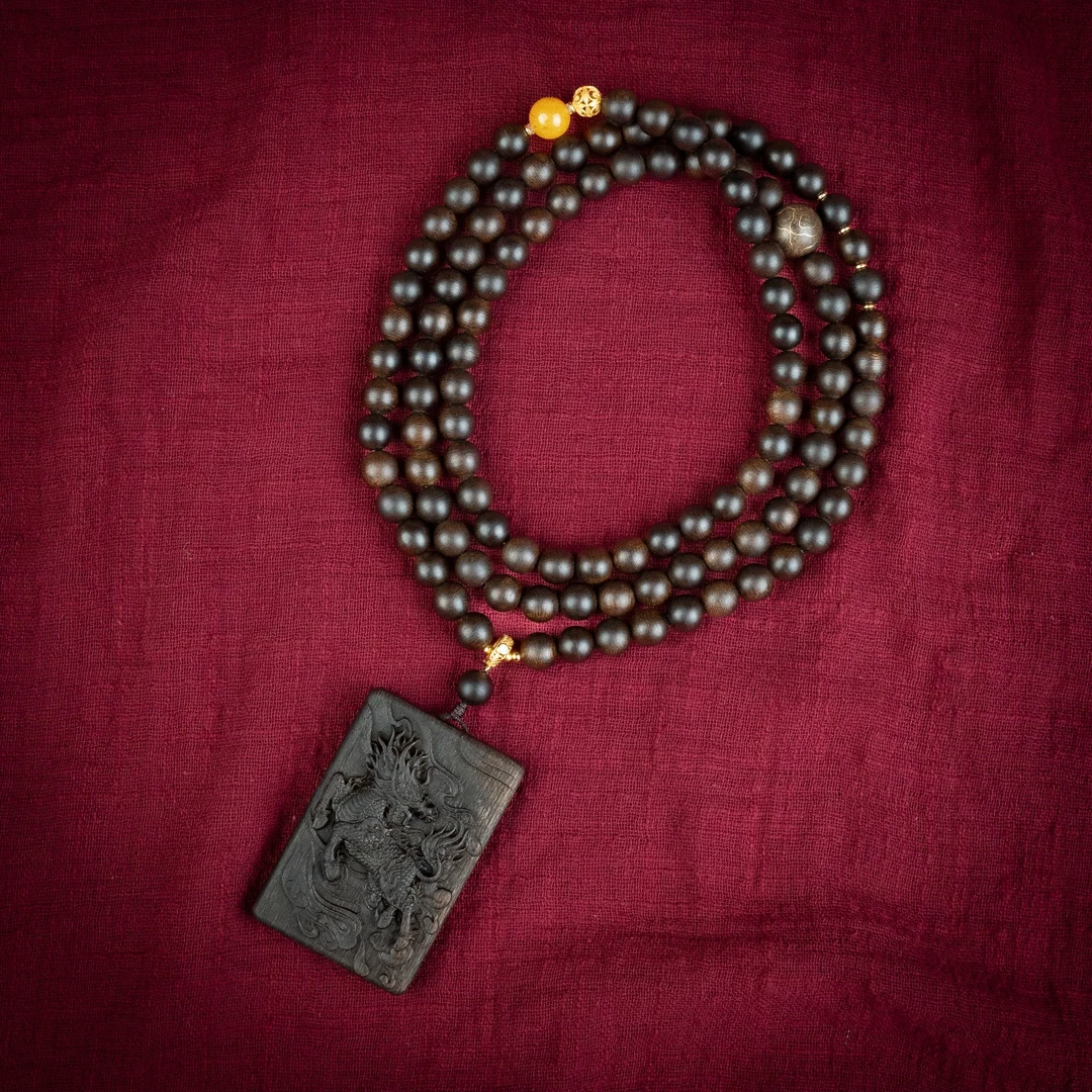 【沉水】越南芽庄红土玉化老白奇0.8*108长串雷击麒麟挂牌沉香木雕