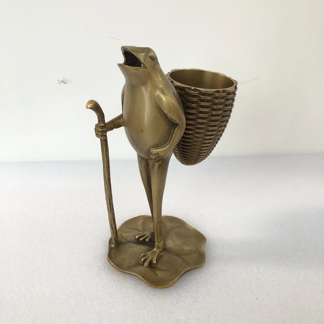 【务美艺术】黄铜青蛙背篓桌面装饰摆件（09163）