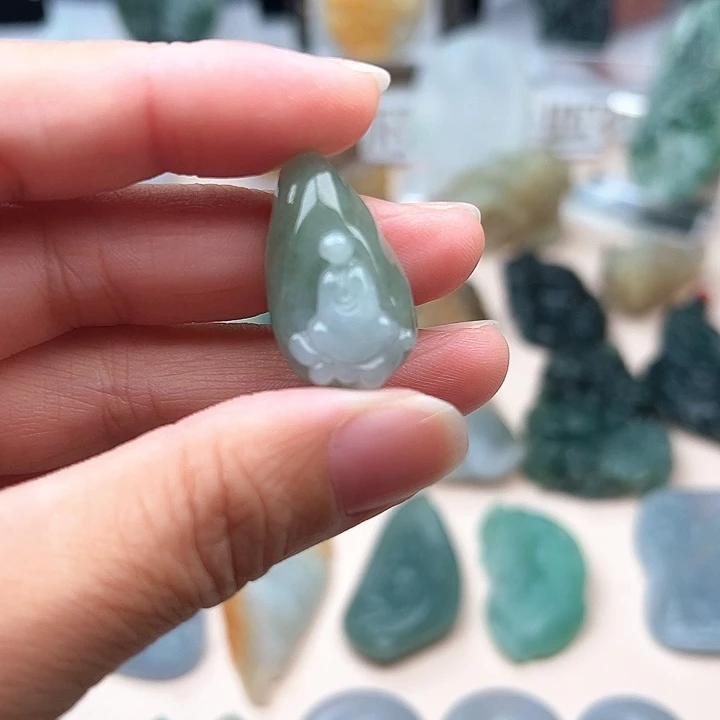 翡翠未镶嵌颈饰悟道