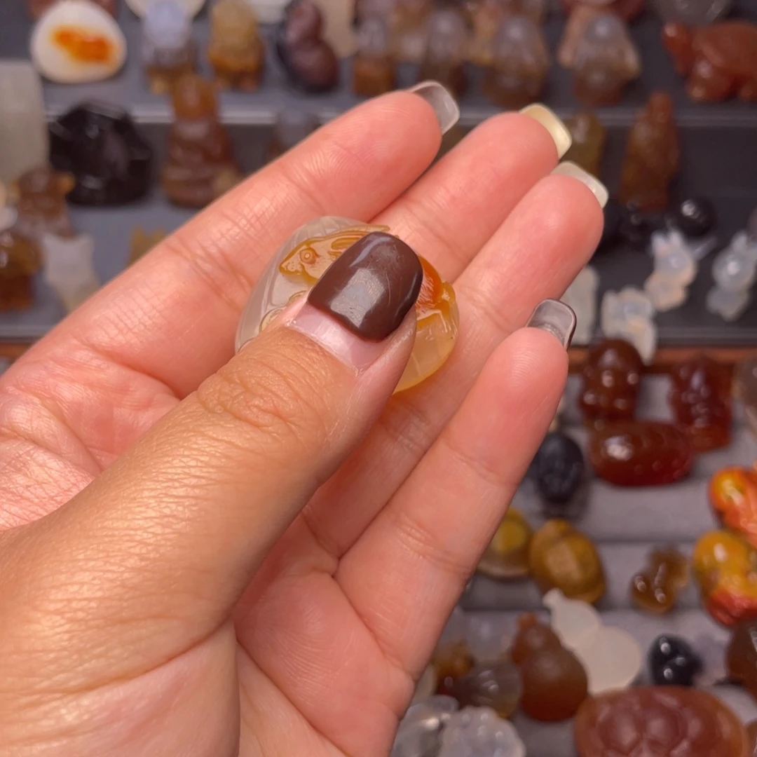 玛瑙/玉髓颈饰未镶嵌?*兔