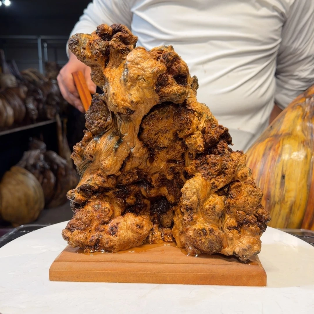 至***年木王一刀琥珀木摆件50