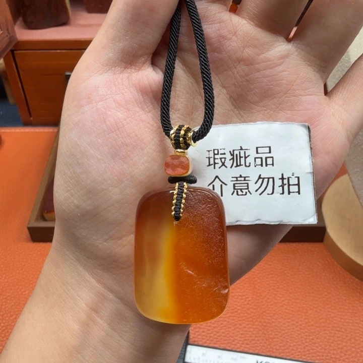 蜜蜡未镶嵌吊坠(赠链)