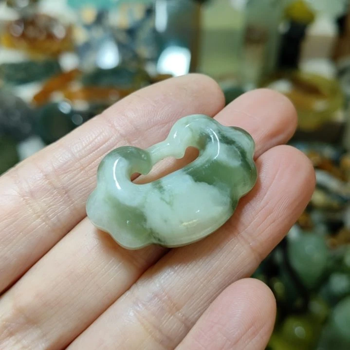 岫玉未镶嵌挂坠款式