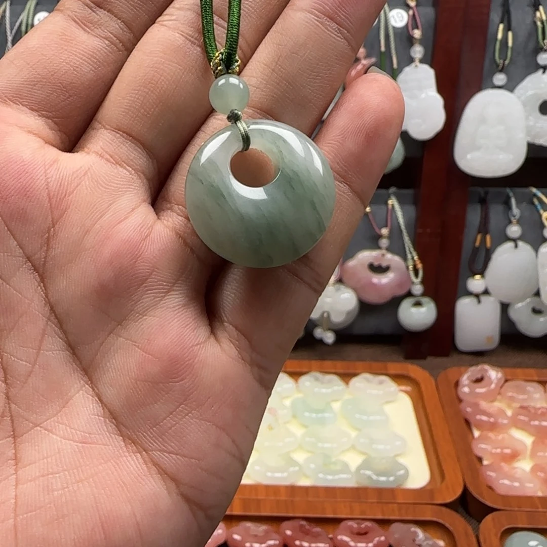 颈饰未镶嵌石英质玉
