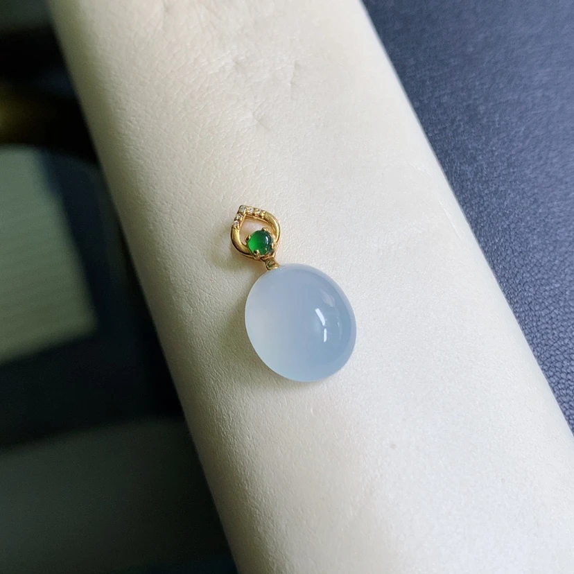 【闪购商品】翡翠颈饰18K金镶嵌蛋面
