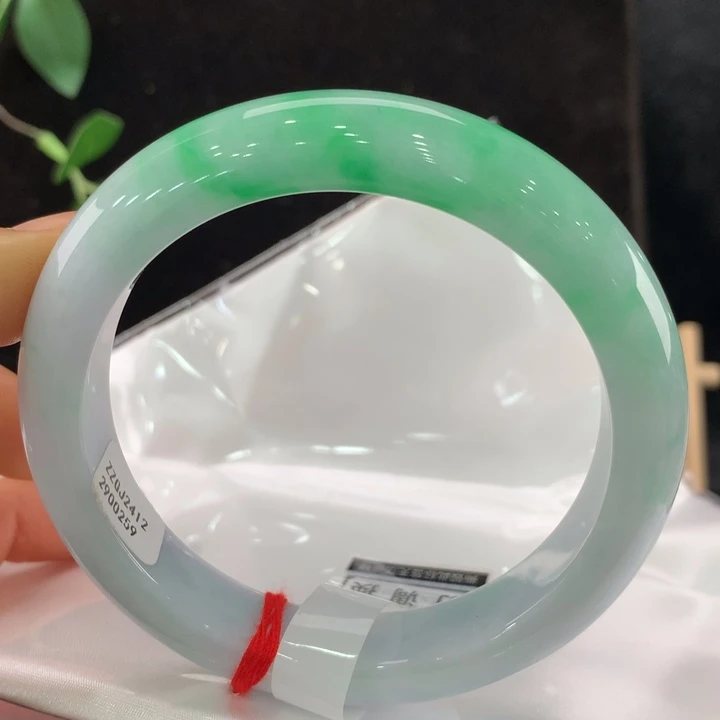 翡翠手镯未镶嵌111-0259