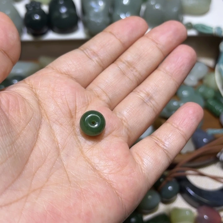 秀***香和田玉未镶嵌颈饰