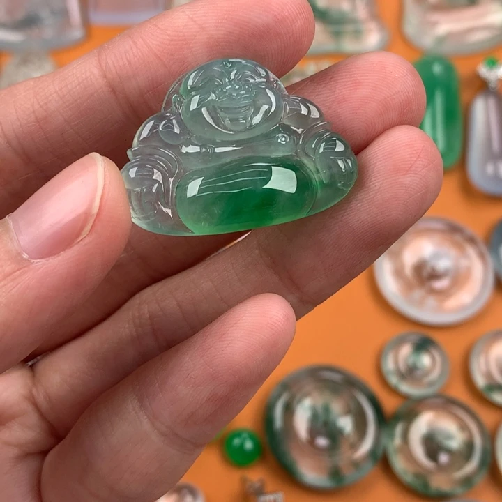 翡翠挂件未镶嵌….