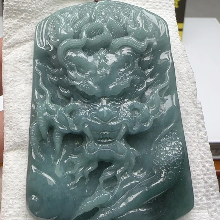 翡翠颈饰未镶嵌龙牌