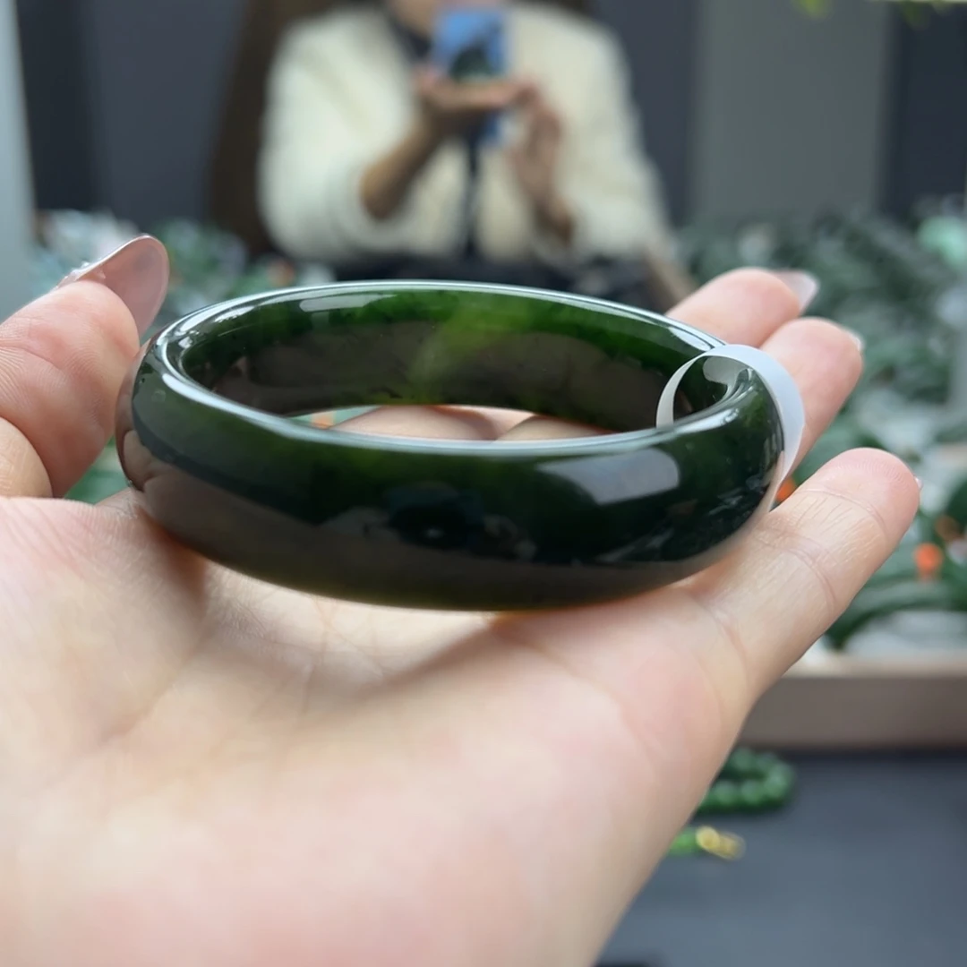 和田玉（碧玉）未镶嵌手镯