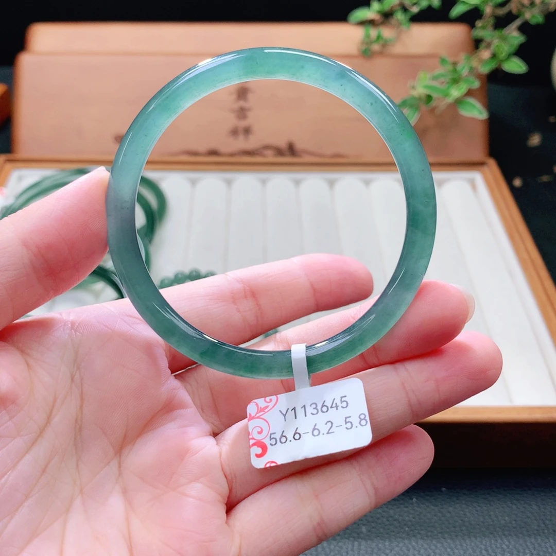 翡翠未镶嵌手镯（圆镯）