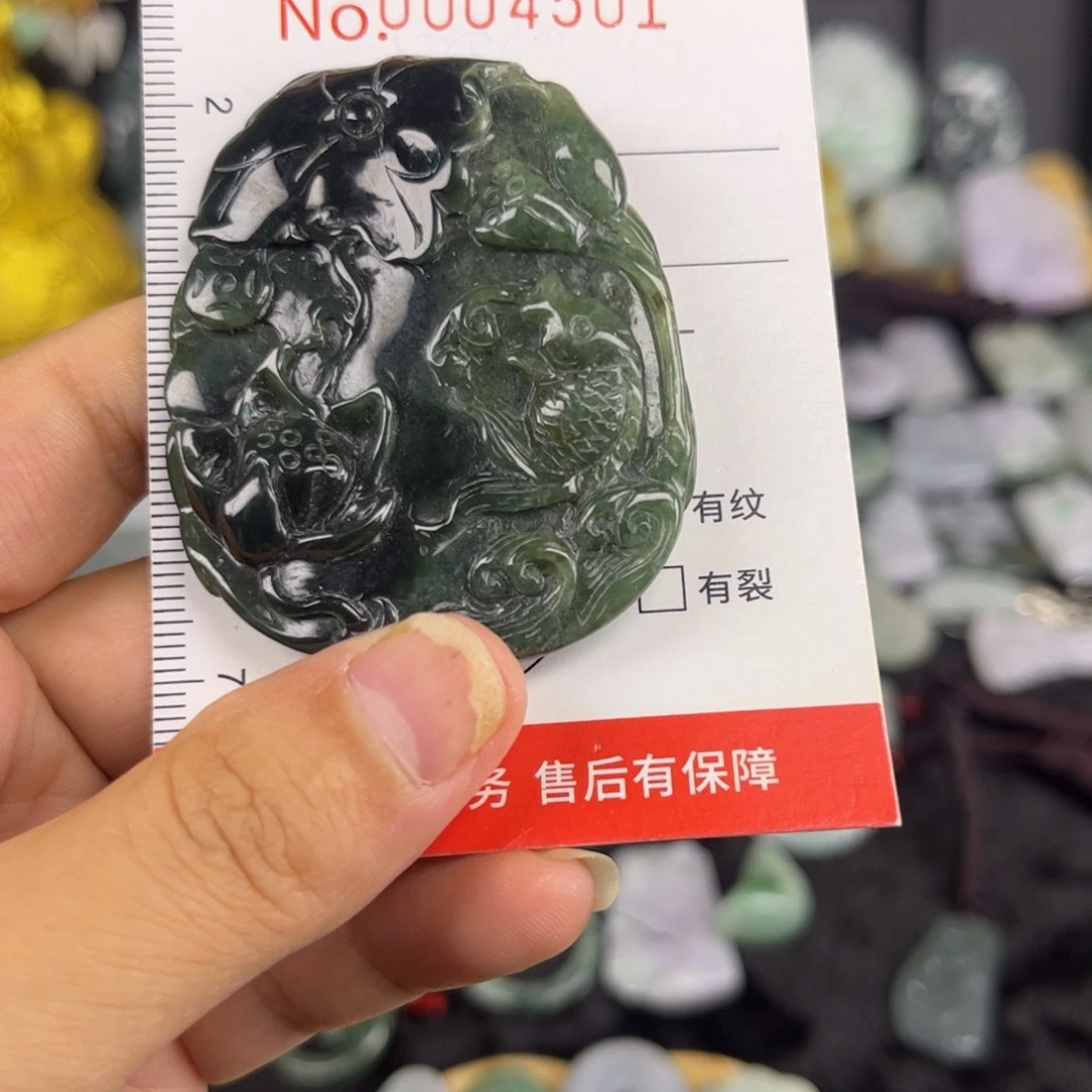 翡翠未镶嵌吊坠(赠链)