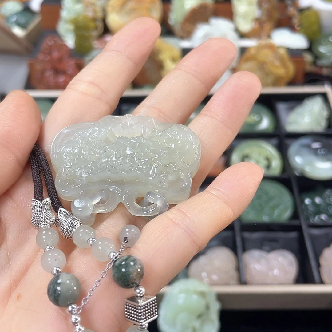 蛇纹石玉颈饰未镶嵌