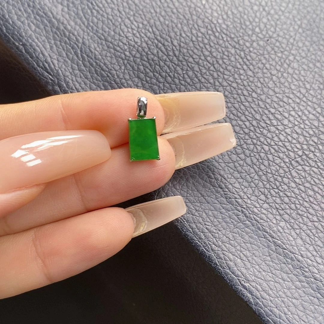 翡翠18K金镶嵌颈饰翡翠