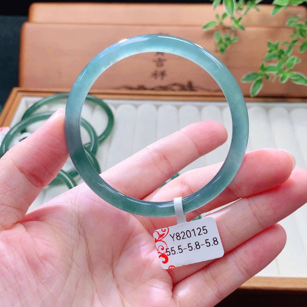 未镶嵌手镯（圆镯）翡翠