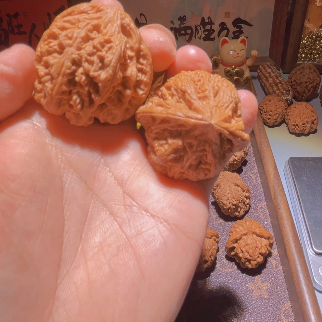 瑞麟文玩核桃南疆石微瑕介意勿拍