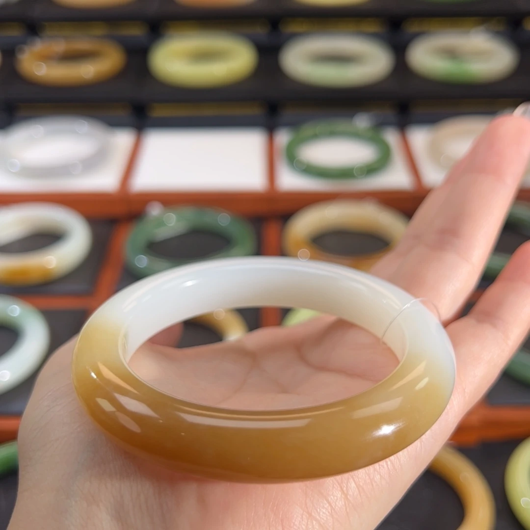 和田玉（糖玉）未镶嵌手镯渐变羊脂糖白