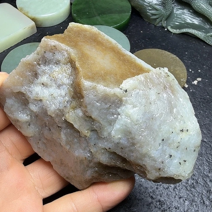 和田玉（糖玉）未镶嵌珠宝奇石