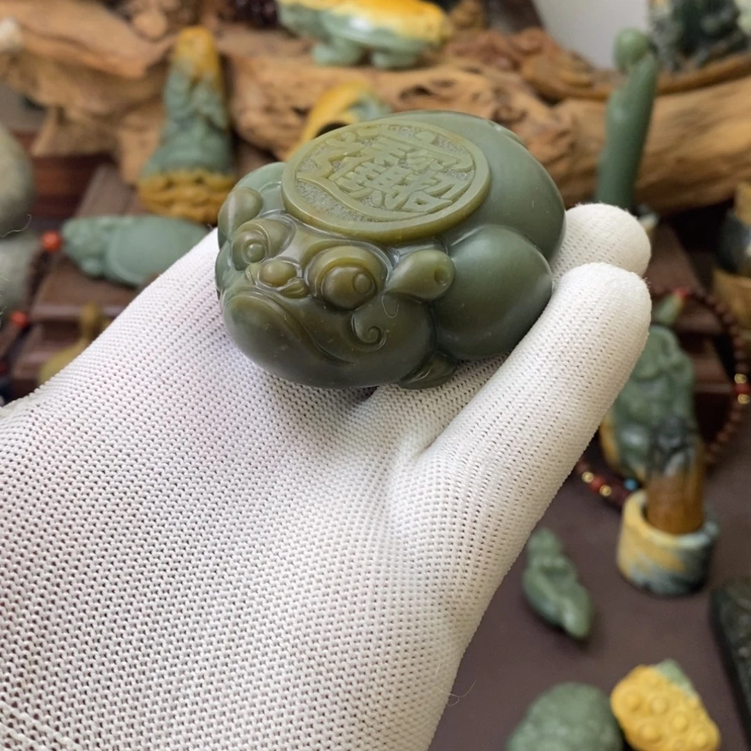 江***南未镶嵌岫岩老玉（透闪石质玉）挂件