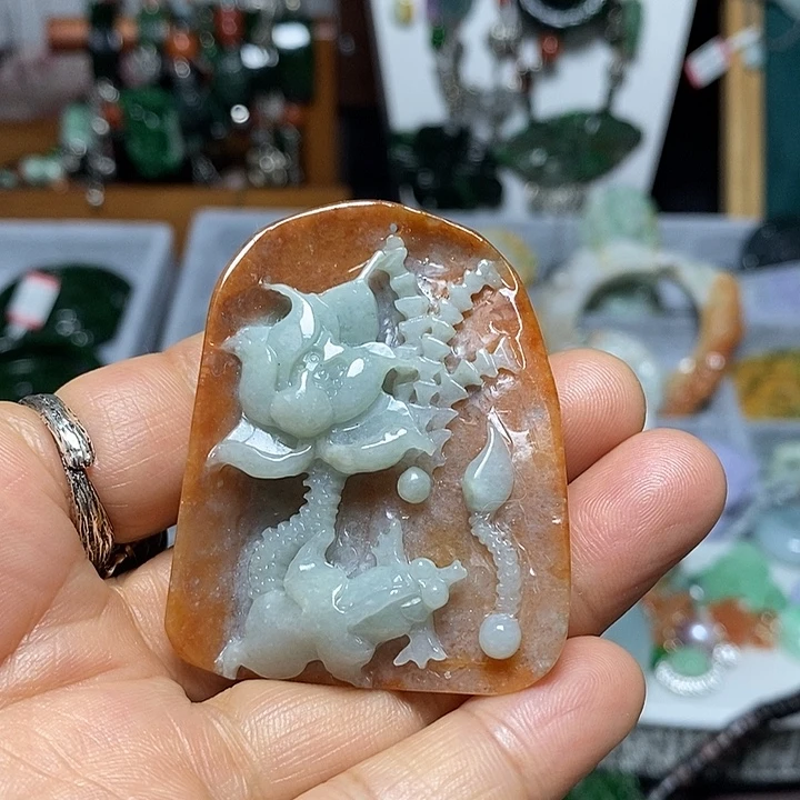 翡翠未镶嵌吊坠(赠链)