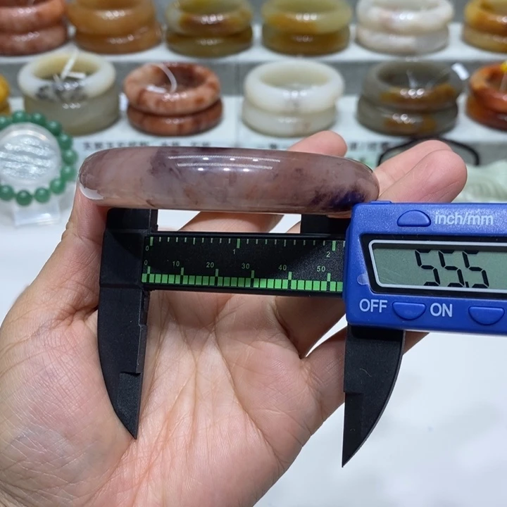 未镶嵌手镯石英岩玉