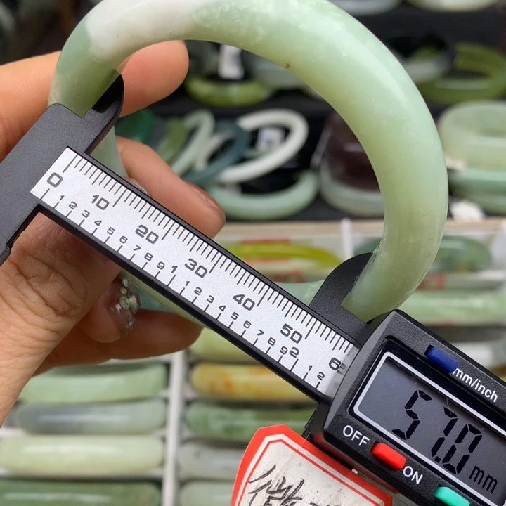 蛇纹石玉未镶嵌手镯557