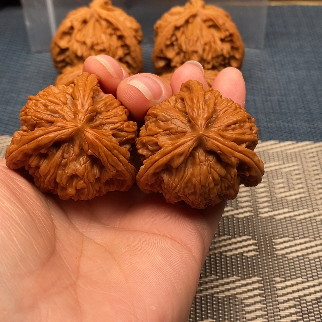 杨***亿吊坠文玩核桃三棱