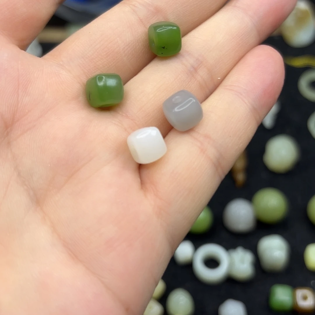 和田玉未镶嵌颈饰小*丫