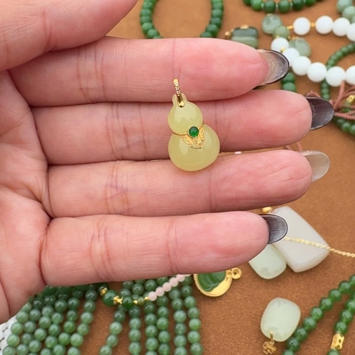 和田玉18K金镶嵌颈饰