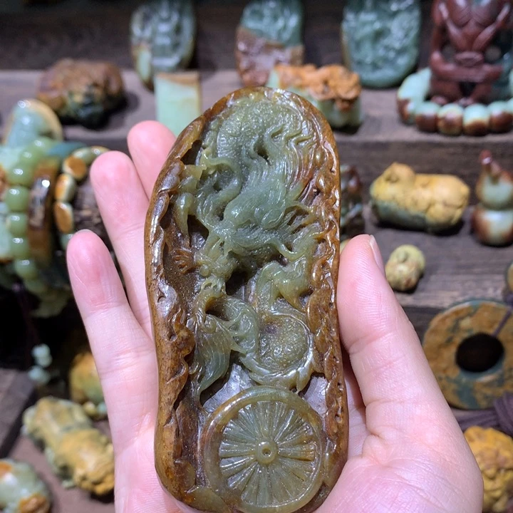 未镶嵌岫岩河磨玉（透闪石质玉）把件