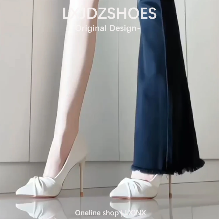 米白色法式气质细跟高跟鞋新款小众设计感浅口褶皱不累脚配礼服鞋