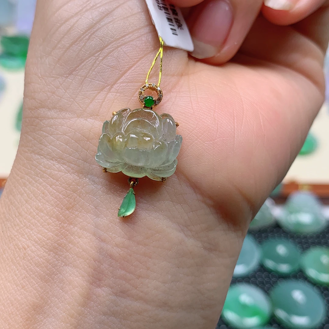 缅甸天然A货翡翠，冰黄翡莲花吊坠，编号13/603，尺寸13-15.-6.4