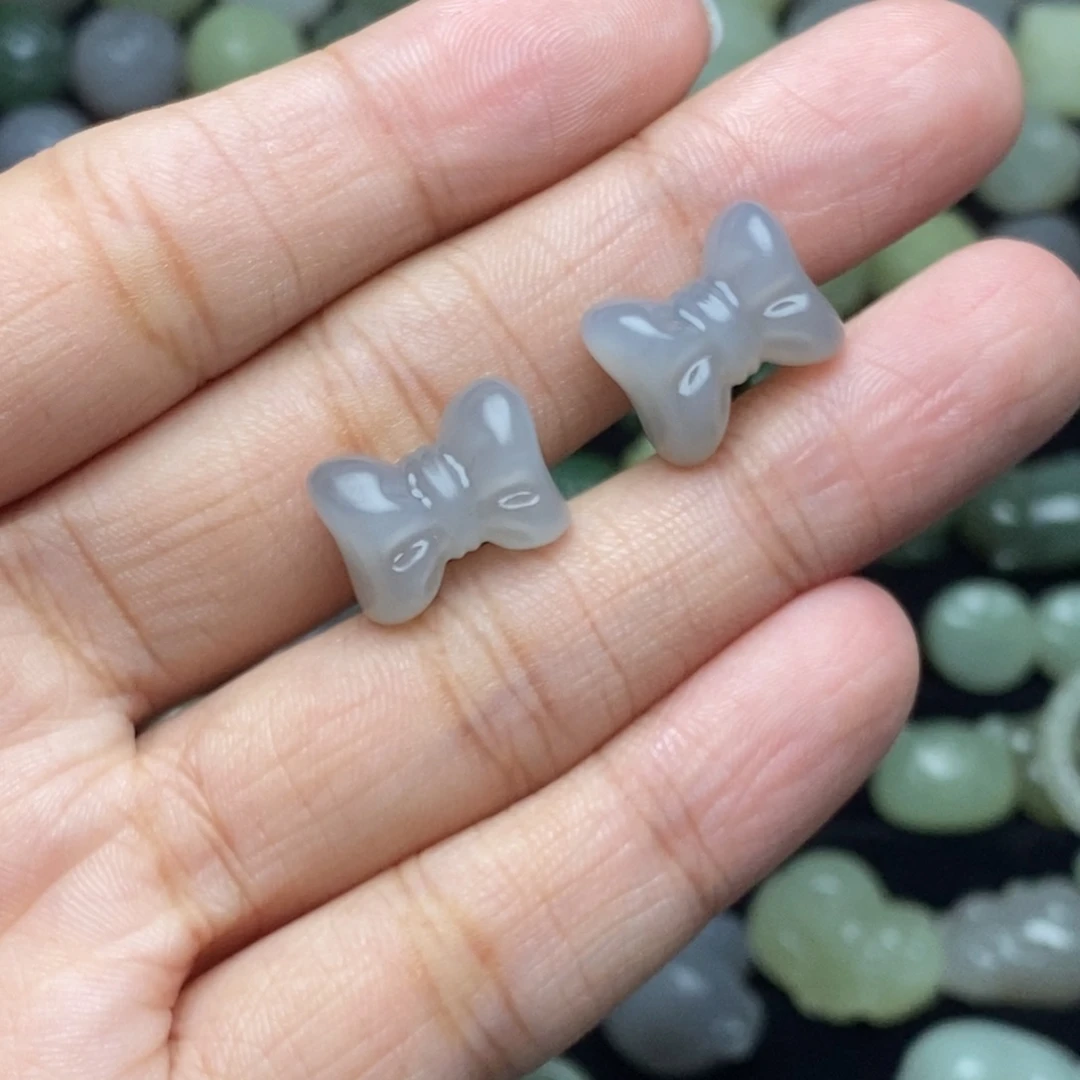 美***美和田玉未镶嵌颈饰