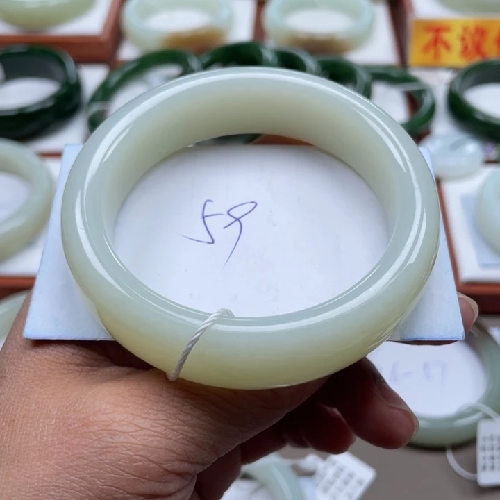 未镶嵌手镯和田玉