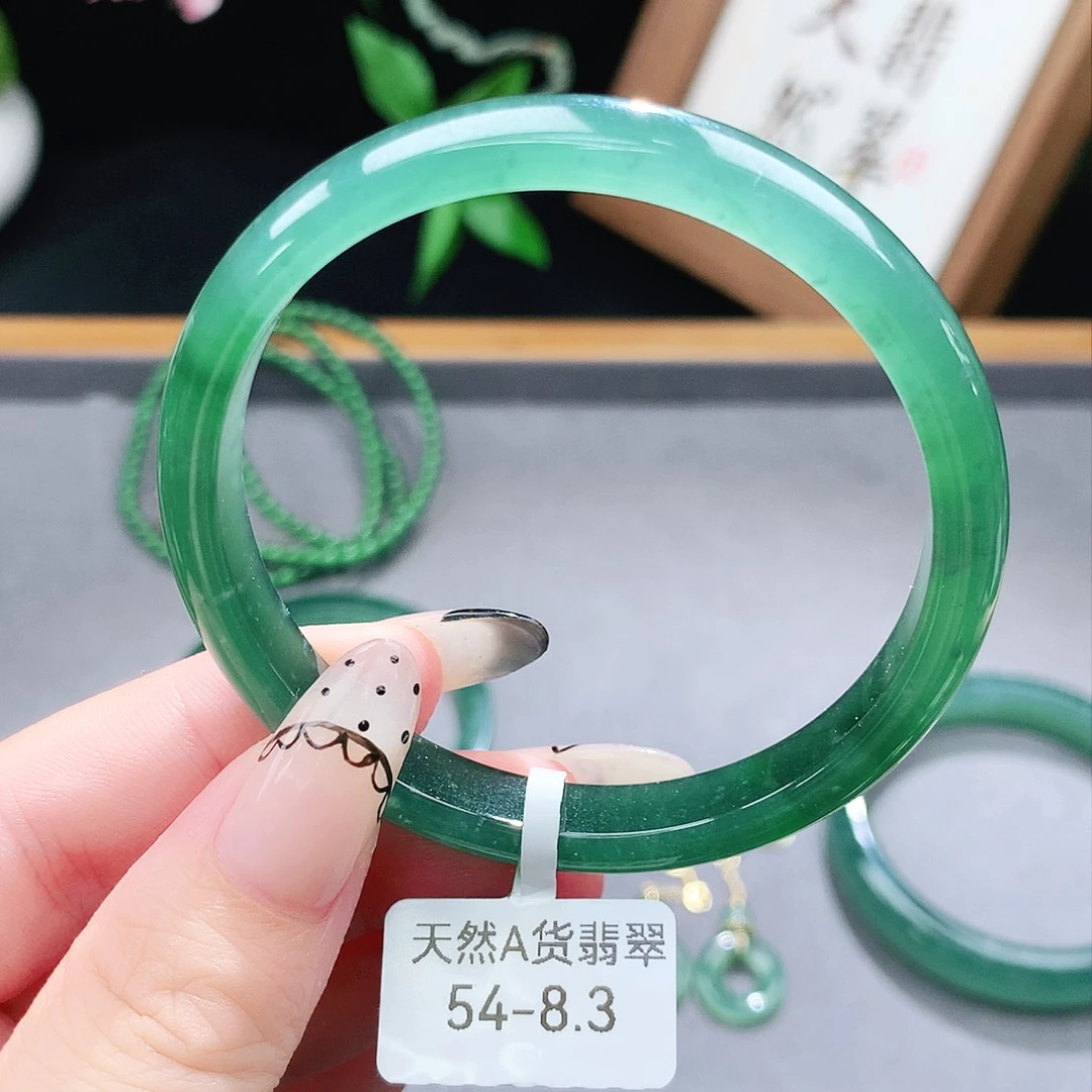 翡翠手镯（圆镯）未镶嵌