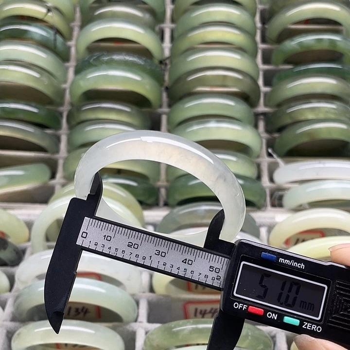 未镶嵌蛇纹石玉手镯125