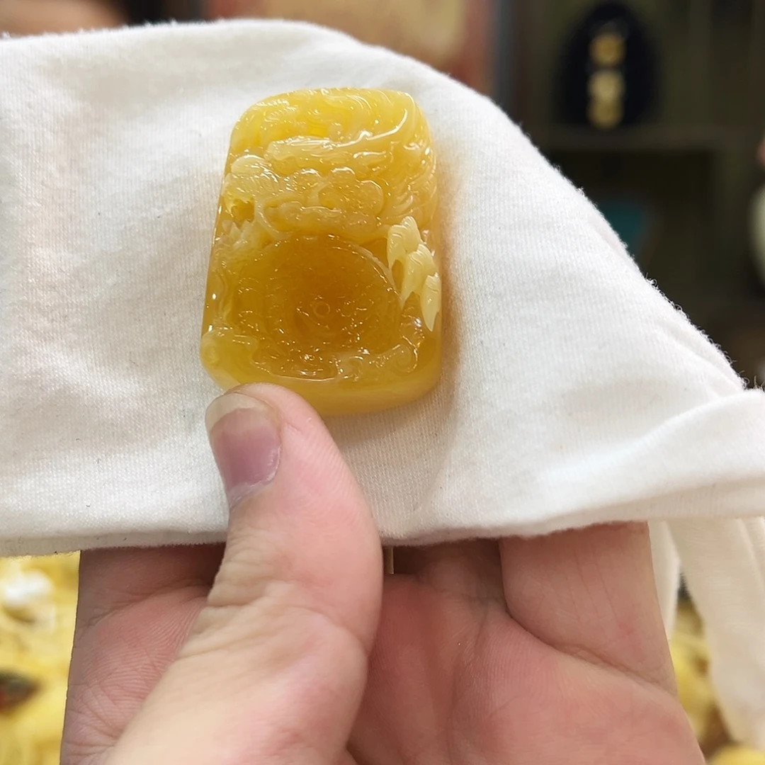 蜜蜡未镶嵌珠宝奇石