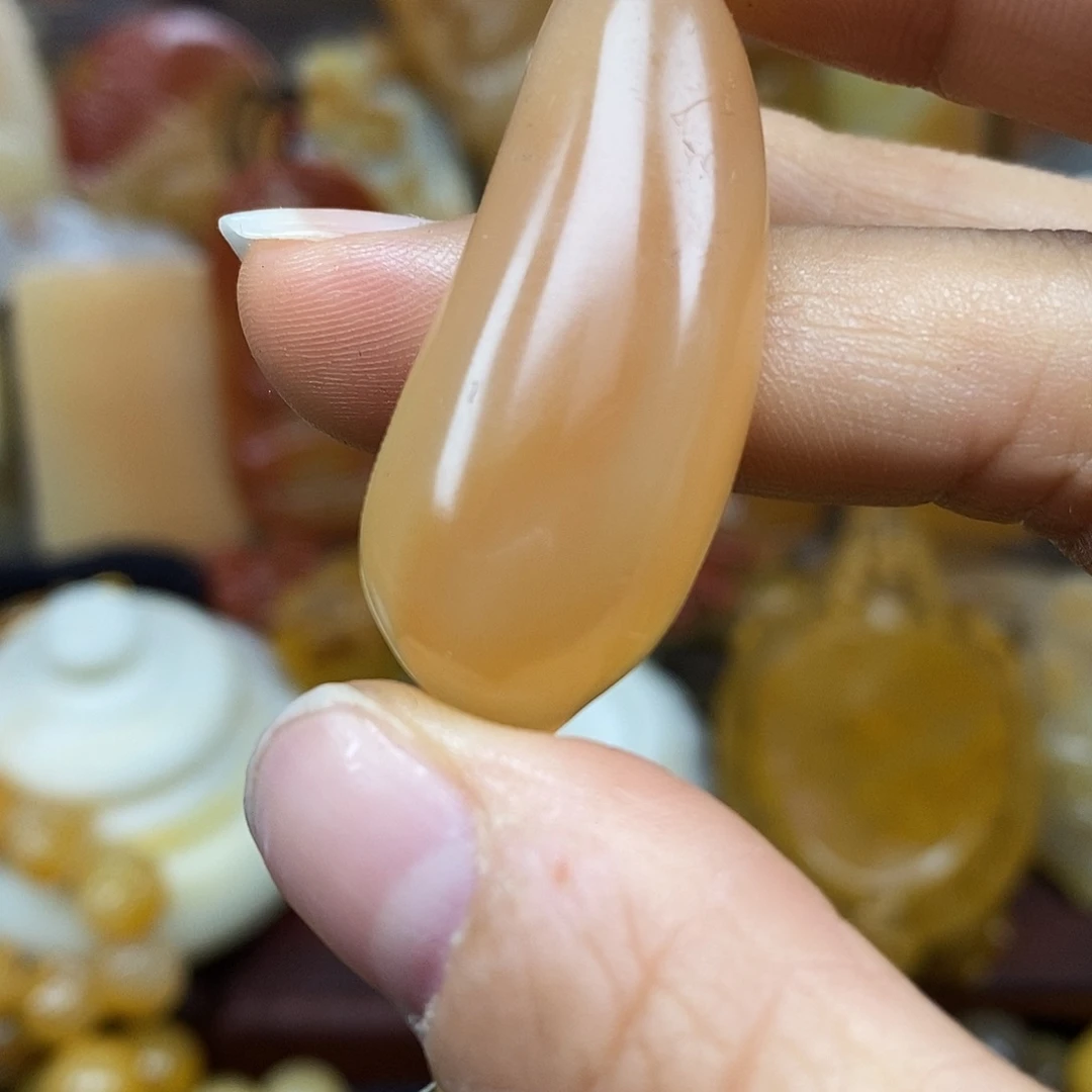 石英质玉（黄龙玉）颈饰未镶嵌