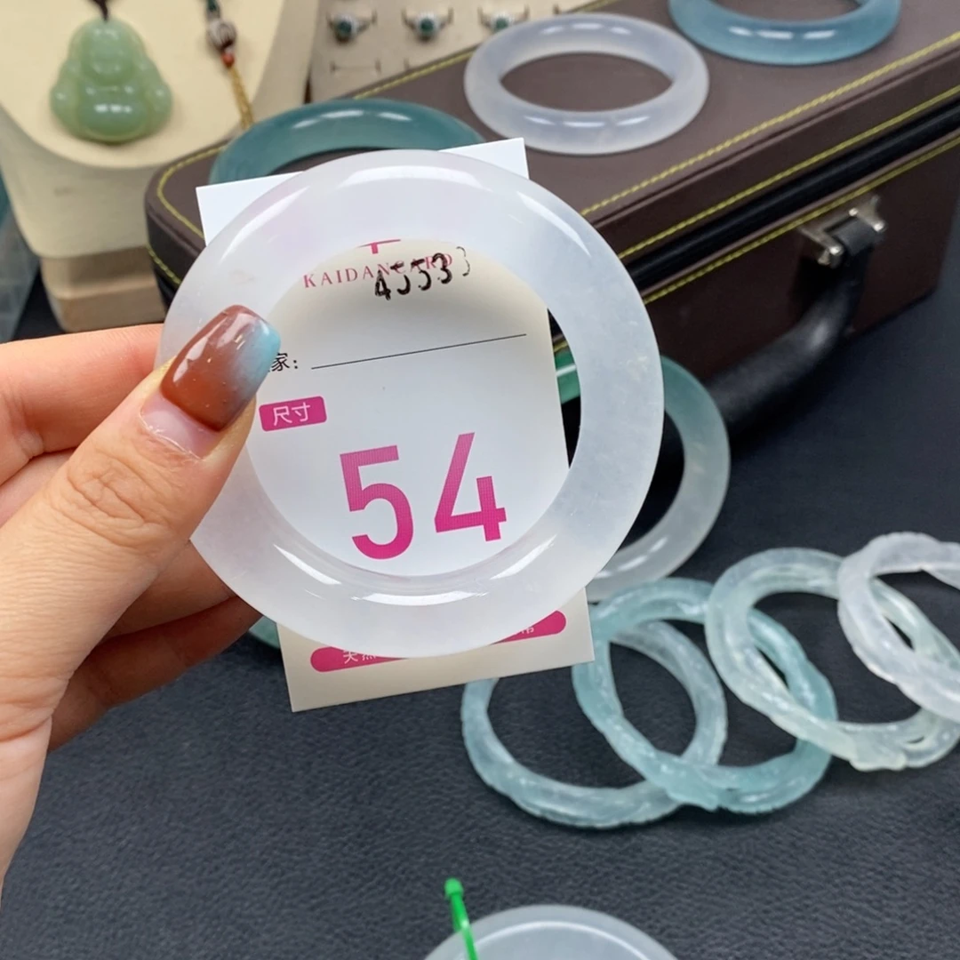 讨***ᶻ石英质玉未镶嵌手镯