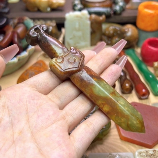 未镶嵌蛇纹石玉颈饰